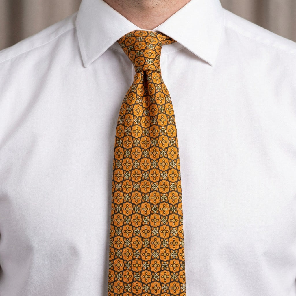 Corbata naranja geométrico