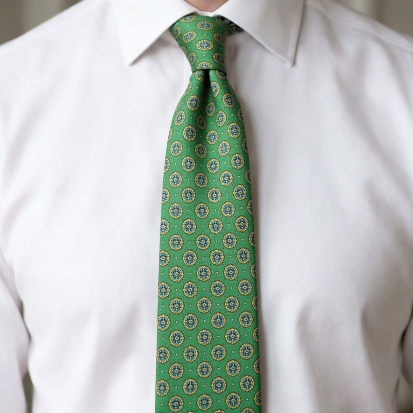 Corbata medallón verde