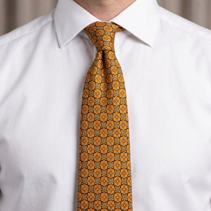 Corbata naranja geométrico